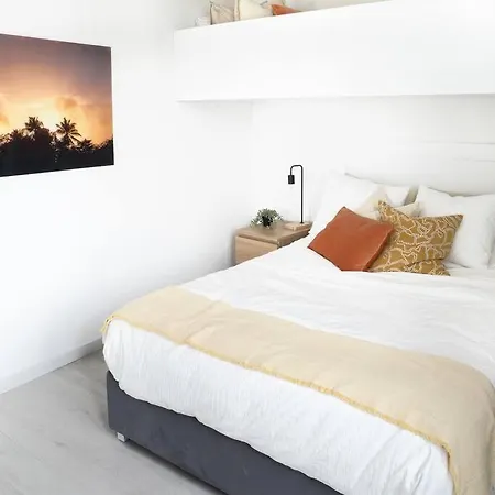 Perfeito - Floor Only 펜션 *