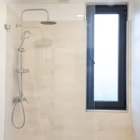 Perfeito - Floor Only 펜션 리바마르