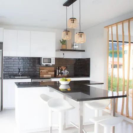 Perfeito - Floor With Ocean Views! *